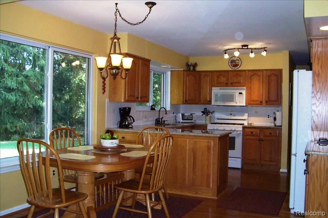 570 Lake Forest Road Rochester, MI 48309 - Photo 6 of 25 Granite Kitchen