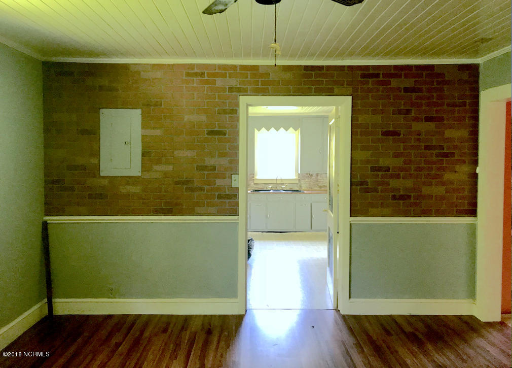 38 Hazel Wood Road Willard, NC 28478 - Photo 18 of 21 Big house Family Room