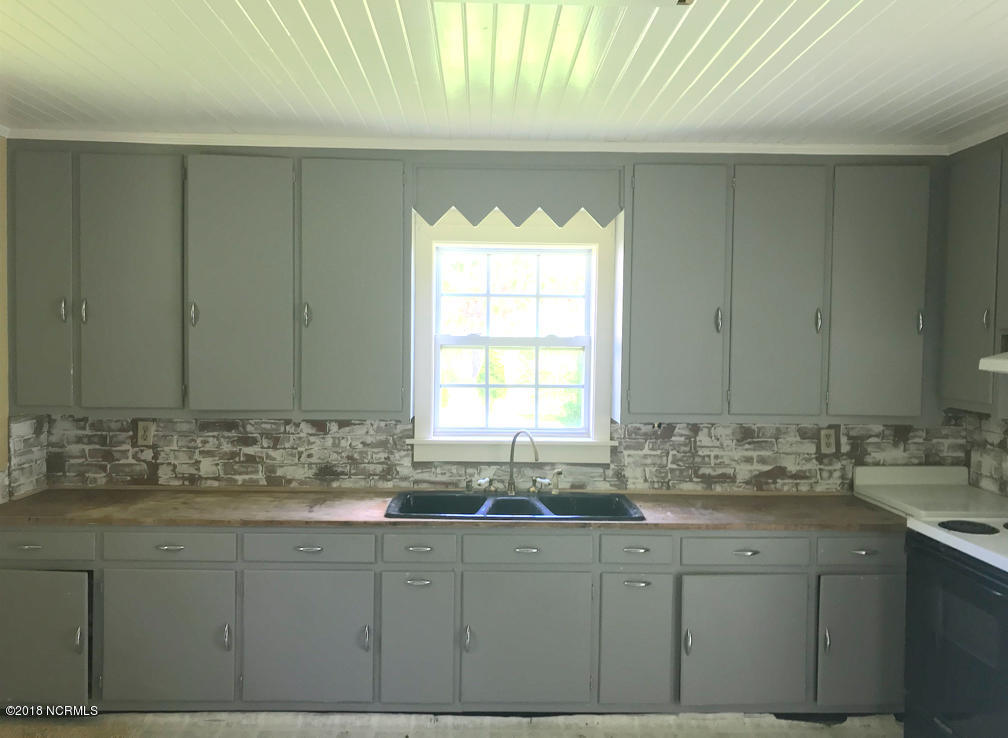 38 Hazel Wood Road Willard, NC 28478 - Photo 19 of 21 Big House kitchen