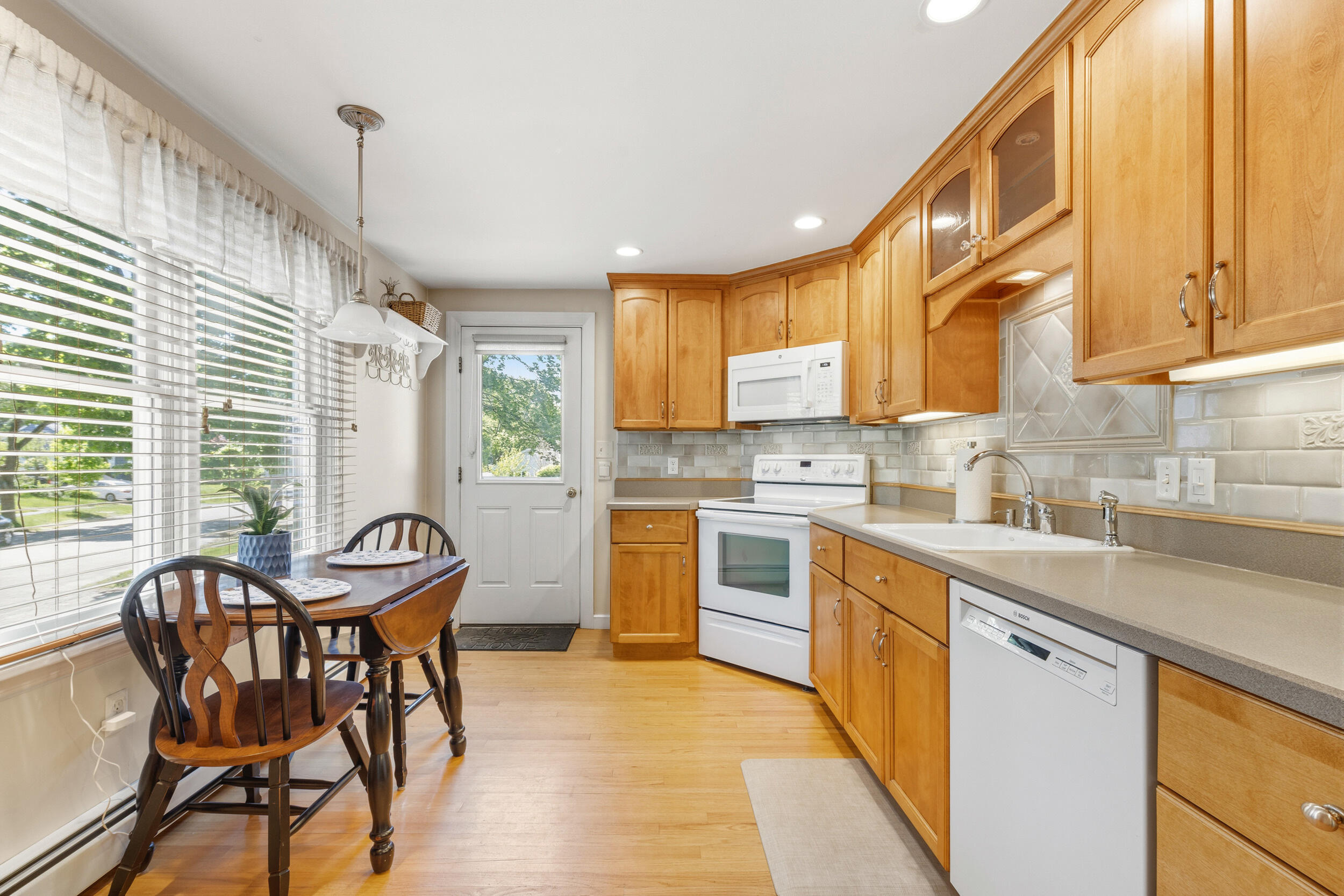 63 West Commonwealth Drive Portland, ME 04103 - Photo 9 of 46 Kitchen