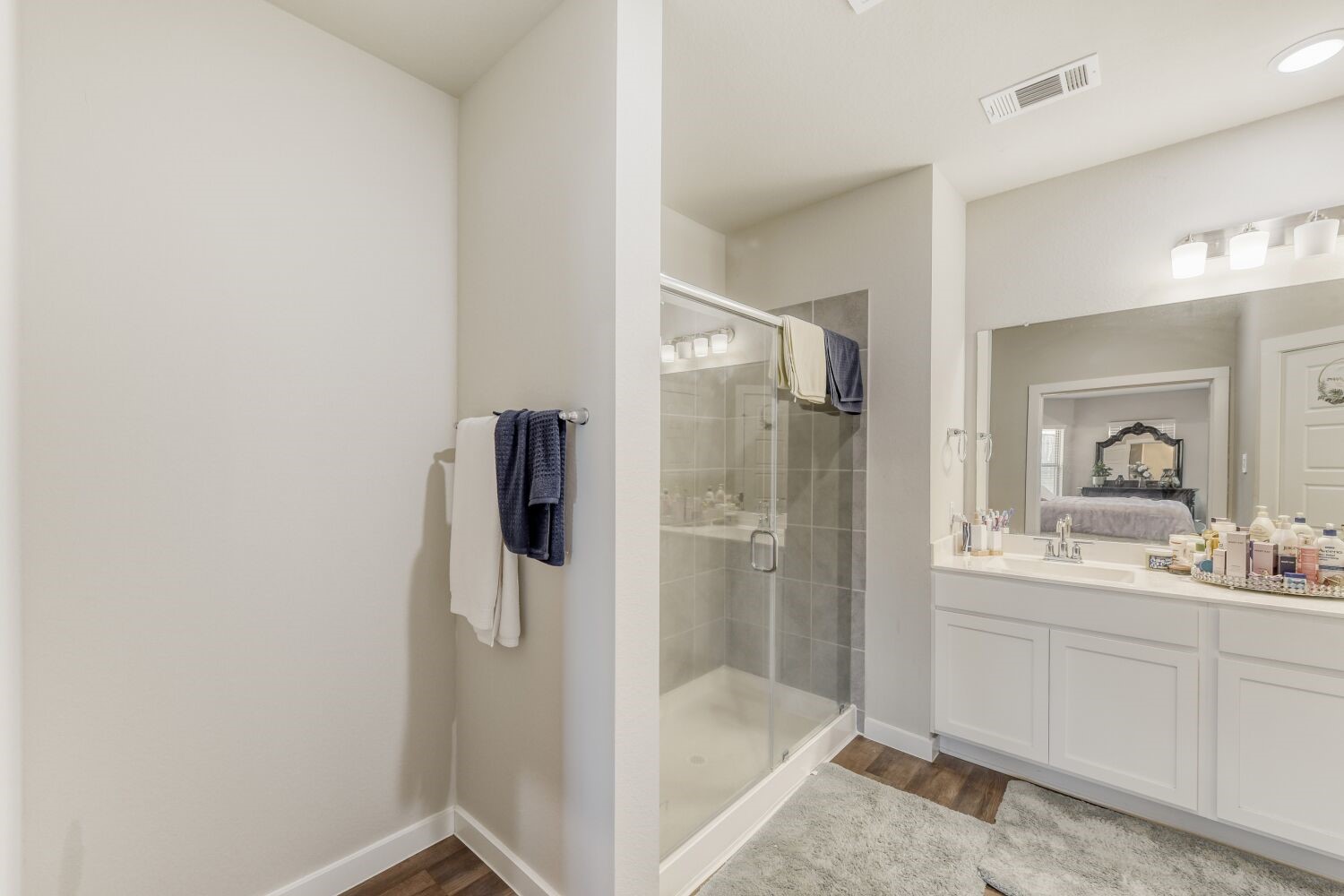 437 Ridge Palm Road Magnolia, TX 77354 - Photo 22 of 31 a bathroom with a shower sink and mirror