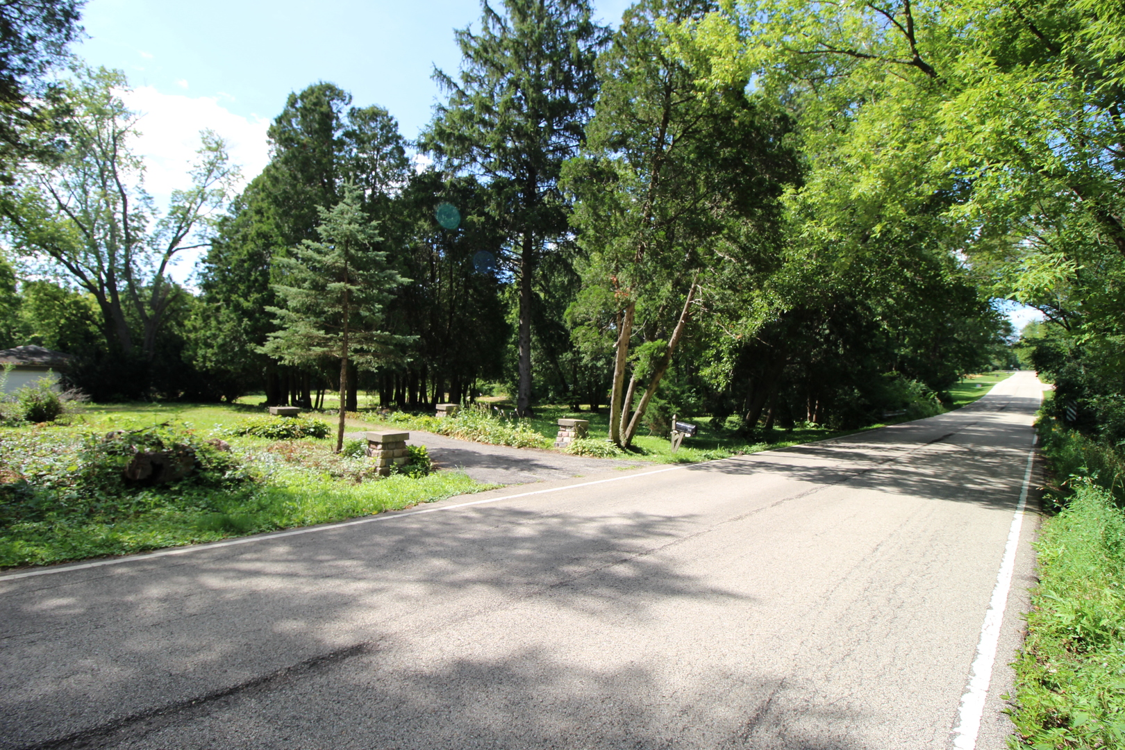 330 Poteet Avenue Palatine, IL 60067 - Photo 2 of 10 a view of backyard with a table and chairs