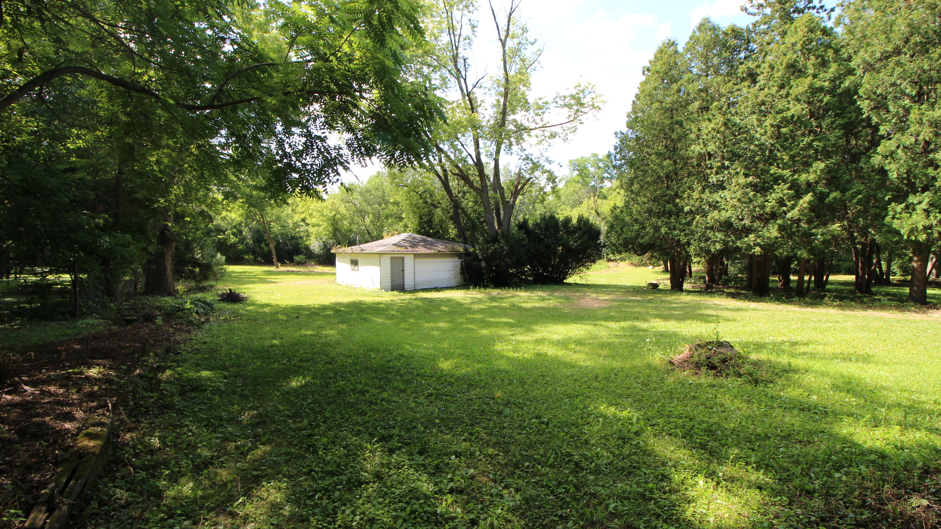 330 Poteet Avenue Palatine, IL 60067 - Photo 8 of 10 a view of a trees with yard
