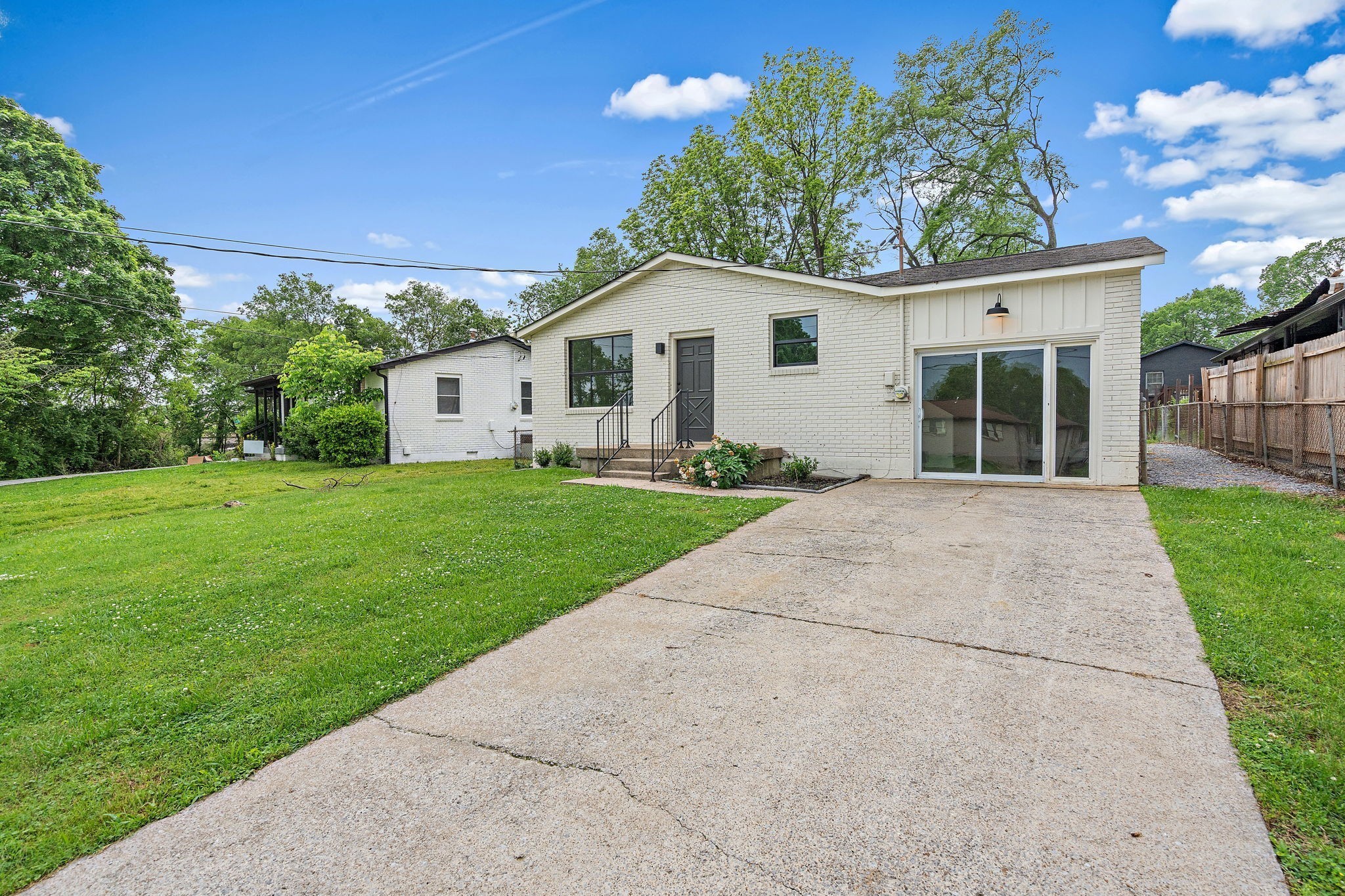 242 Edgemeade Drive Madison, TN 37115 - Photo 2 of 25