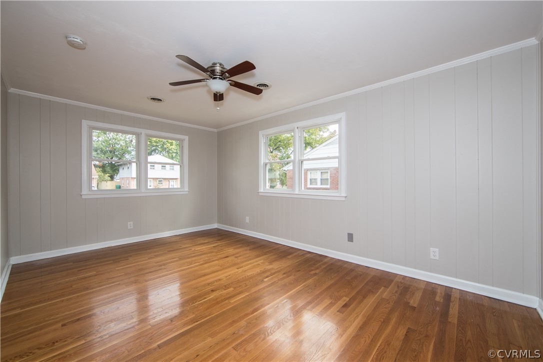 913 Yorkshire Road Colonial Heights, VA 23834 - Photo 13 of 26 Family room is adaptable to any style decor.