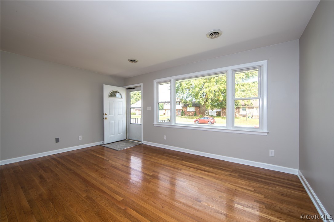 913 Yorkshire Road Colonial Heights, VA 23834 - Photo 4 of 26 Come on in! Take the tour, you won't be disappoin