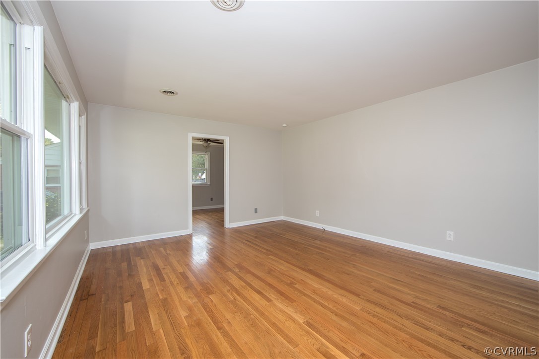 913 Yorkshire Road Colonial Heights, VA 23834 - Photo 6 of 26 Living room offers plenty of wall space for furnit