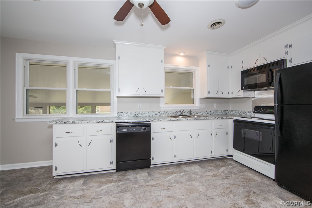 913 Yorkshire Road Colonial Heights, VA 23834 - Photo 8 of 26 What's not to love about this sylish kitchen?