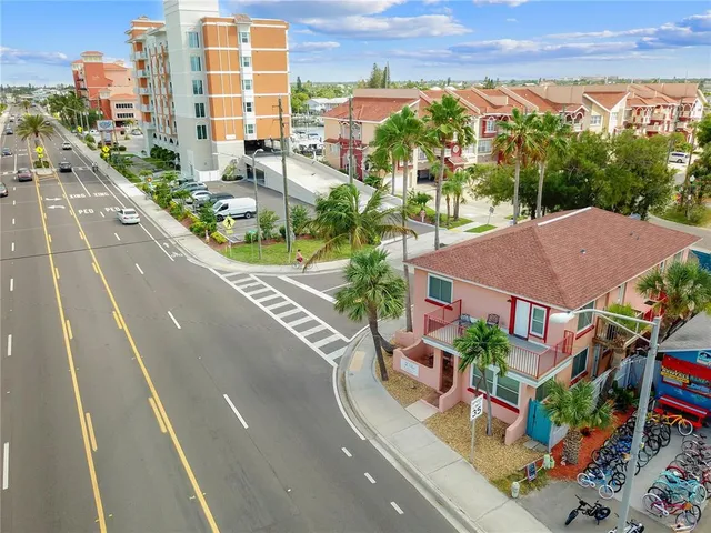 $1,950 | 13047 Gulf Boulevard, Unit 2, Madeira Beach, FL 33708