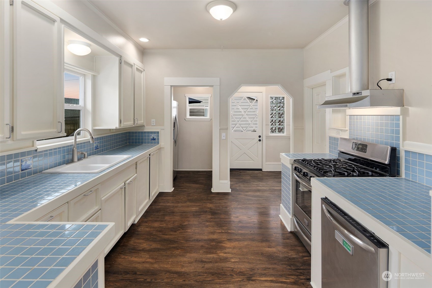 1524 Rockefeller Avenue Everett, WA 98201 - Photo 13 of 37 a large kitchen with granite countertop a lot of counter space and wooden floor