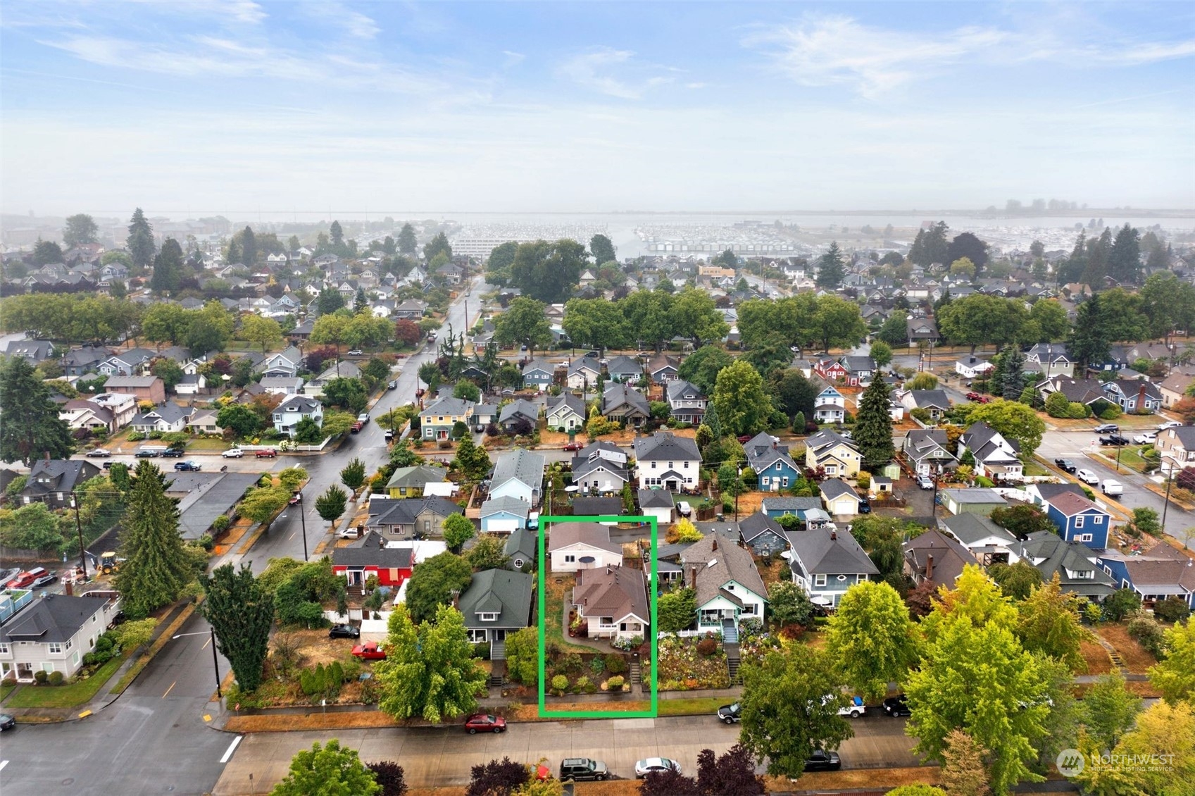 1524 Rockefeller Avenue Everett, WA 98201 - Photo 2 of 37 an aerial view of multiple house