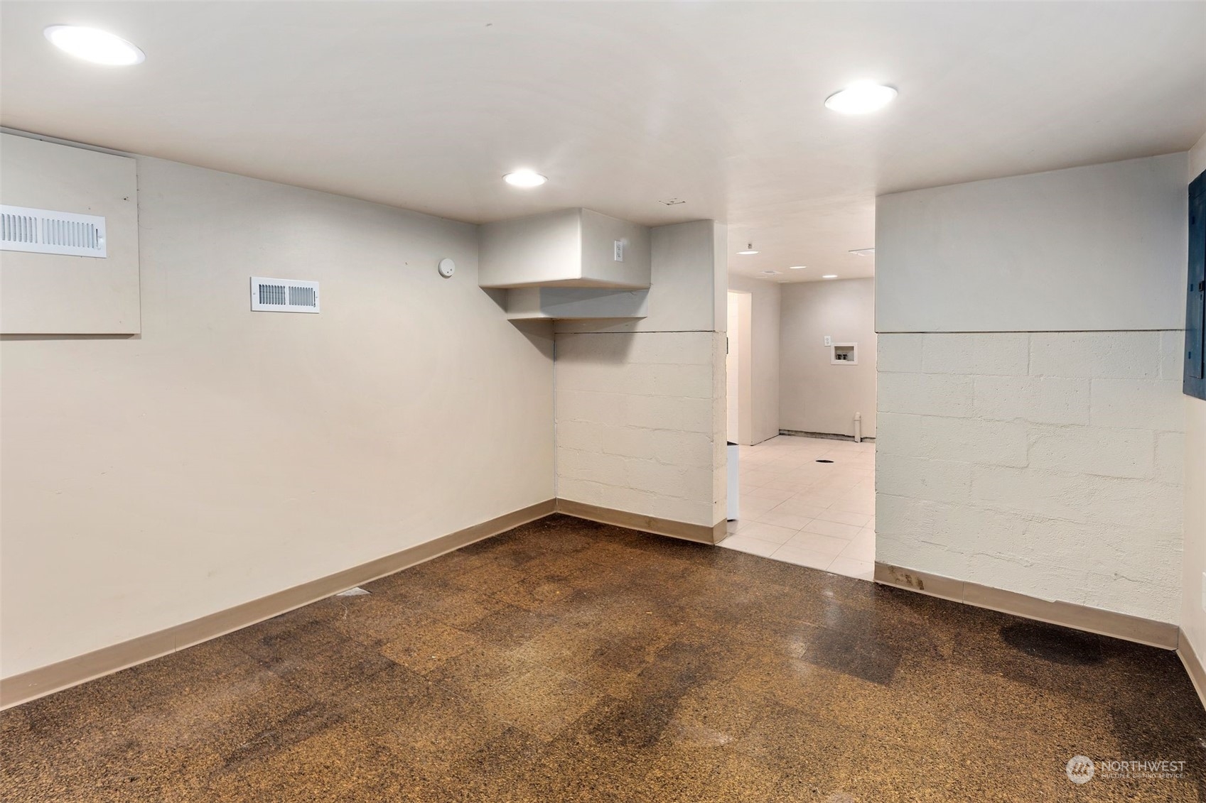 1524 Rockefeller Avenue Everett, WA 98201 - Photo 23 of 37 a view of an empty room