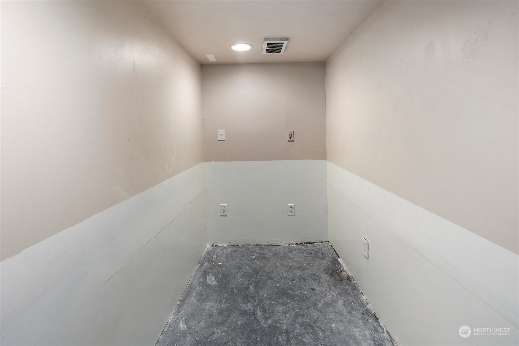1524 Rockefeller Avenue Everett, WA 98201 - Photo 28 of 37 an empty room with an empty space