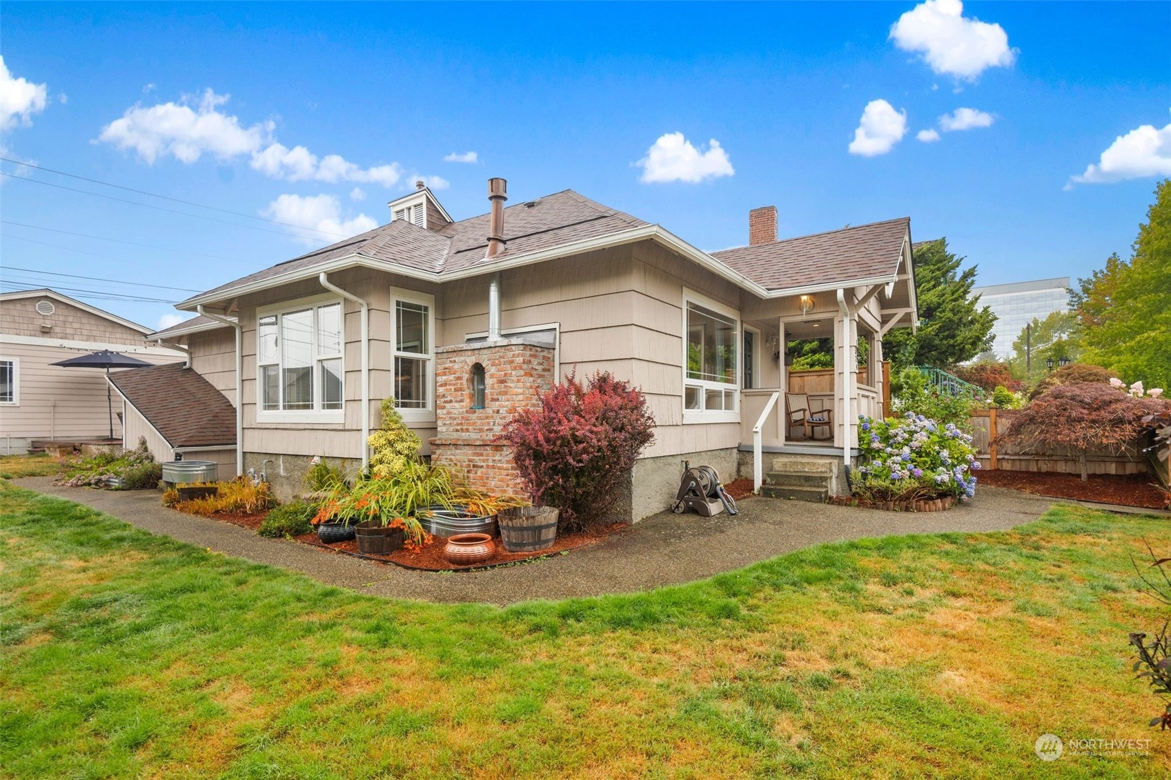 1524 Rockefeller Avenue Everett, WA 98201 - Photo 3 of 37 a view of a house with a yard balcony and sitting area