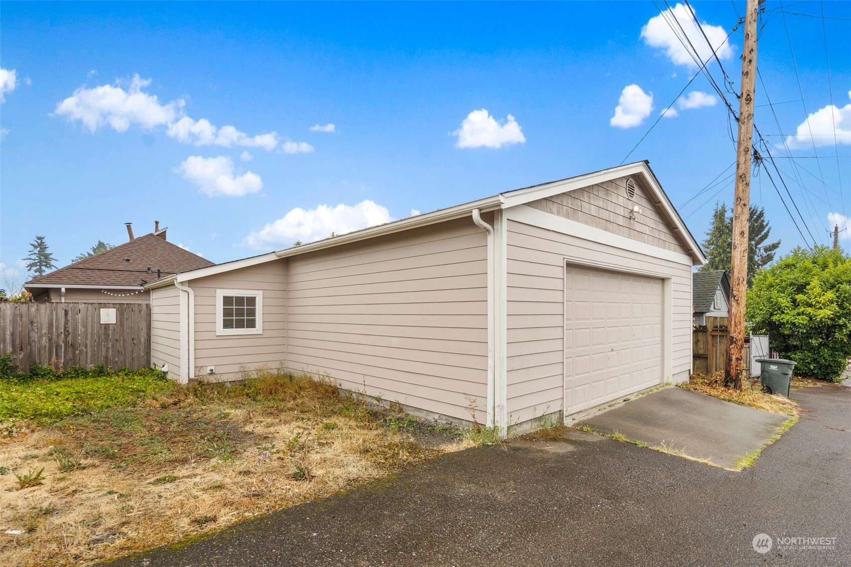 1524 Rockefeller Avenue Everett, WA 98201 - Photo 34 of 37 a view of a house with a yard