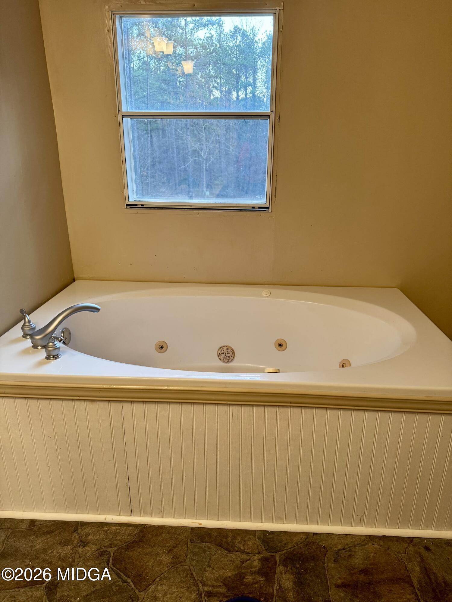 197 Cherokee Trail Forsyth, GA 31029 - Photo 7 of 9 a bathroom with a bathtub