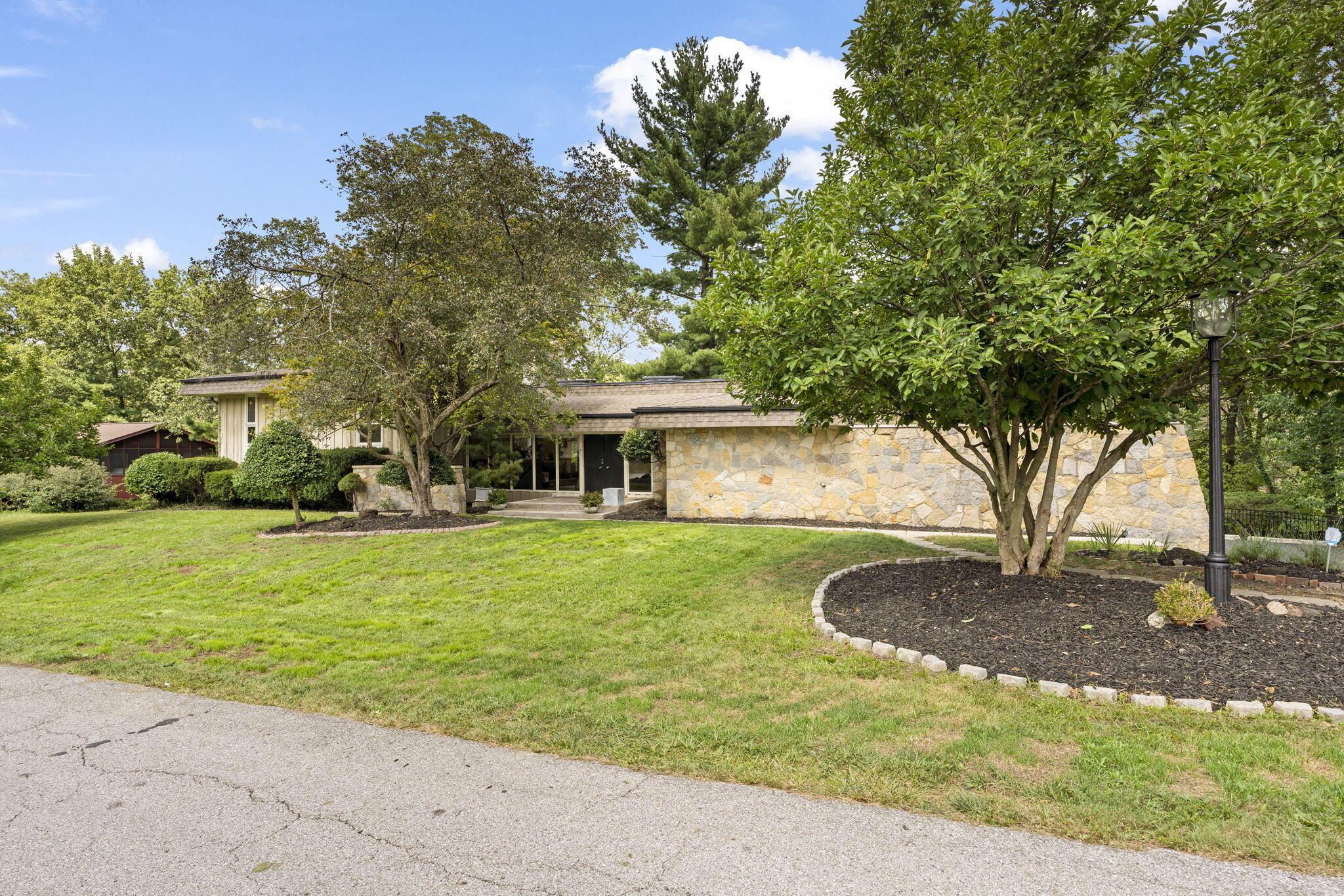 5966 Whitman Road Columbus, OH 43213 - Photo 1 of 75 2-web-or-mls-008