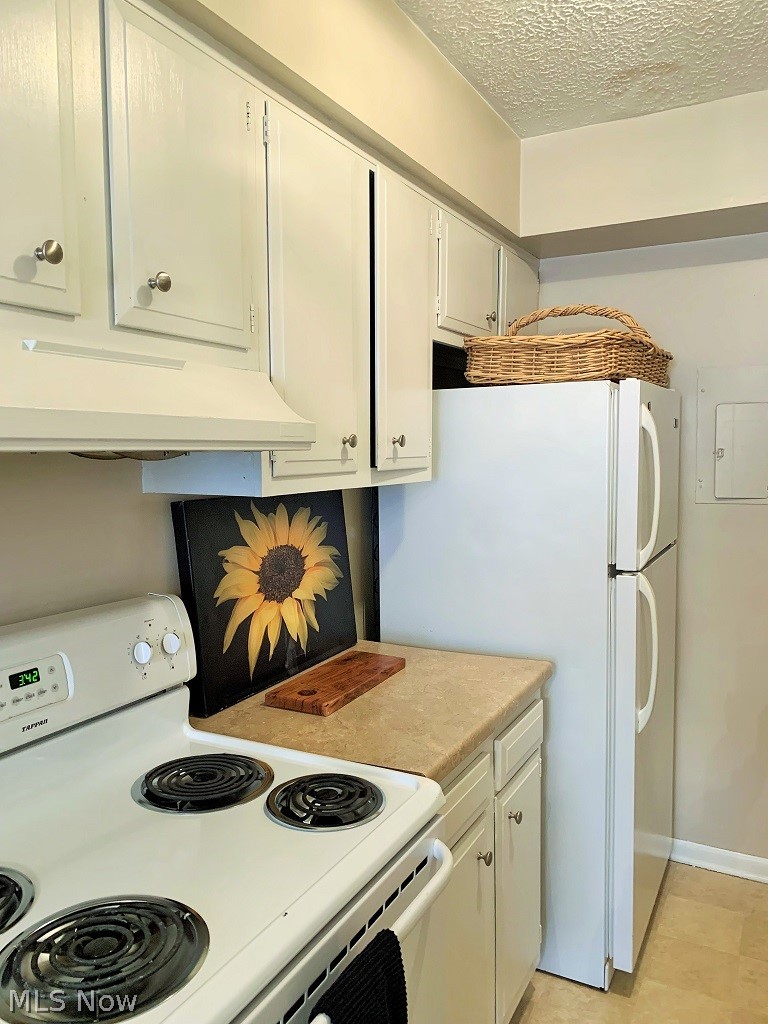 2480 Raber Road, Unit 6D Uniontown, OH 44685 - Photo 12 of 24 Kitchen