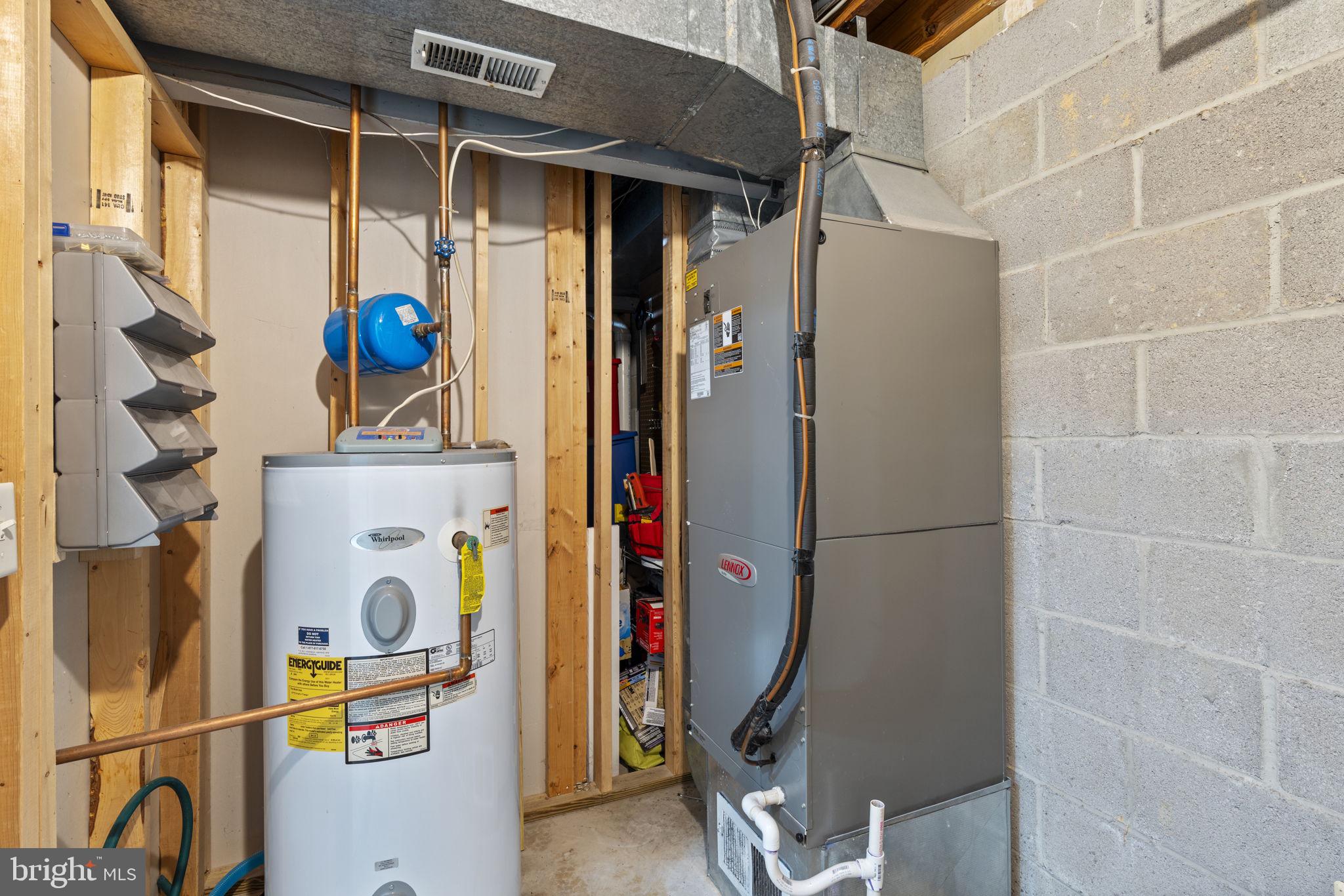 38 Trailwood Road Nottingham, MD 21236 - Photo 25 of 36 a utility room with dryer and washer