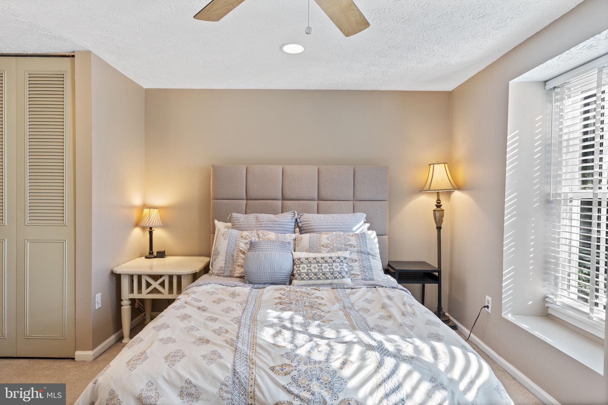 38 Trailwood Road Nottingham, MD 21236 - Photo 33 of 36 a bedroom with a bed and a lamp