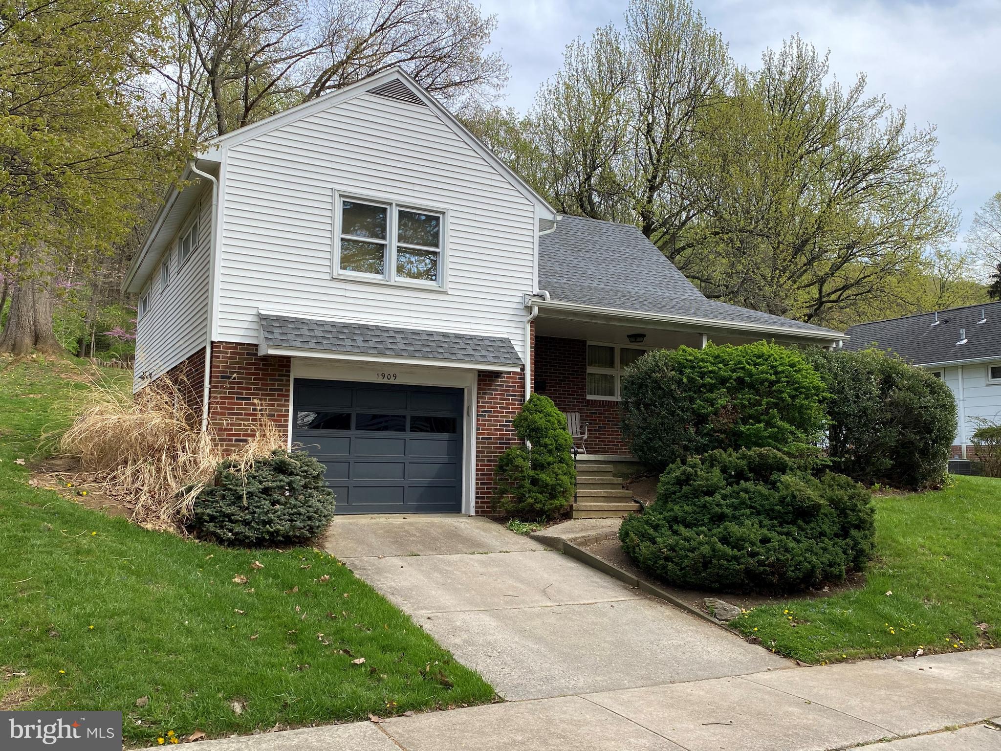 1909 Lorraine Road Reading, PA 19604 - Photo 1 of 26 Gallery Image 1