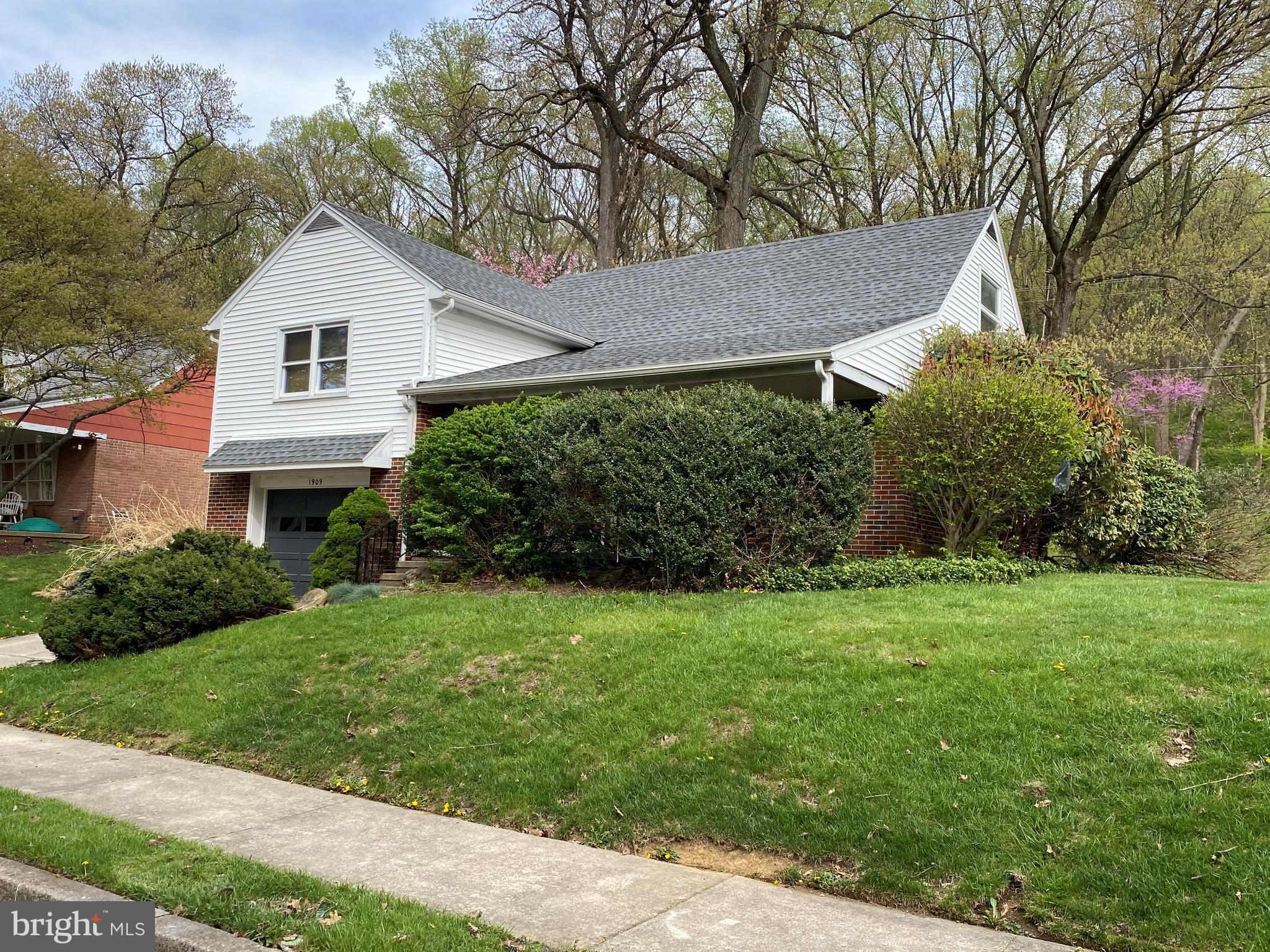 1909 Lorraine Road Reading, PA 19604 - Photo 4 of 26 Gallery Image 4