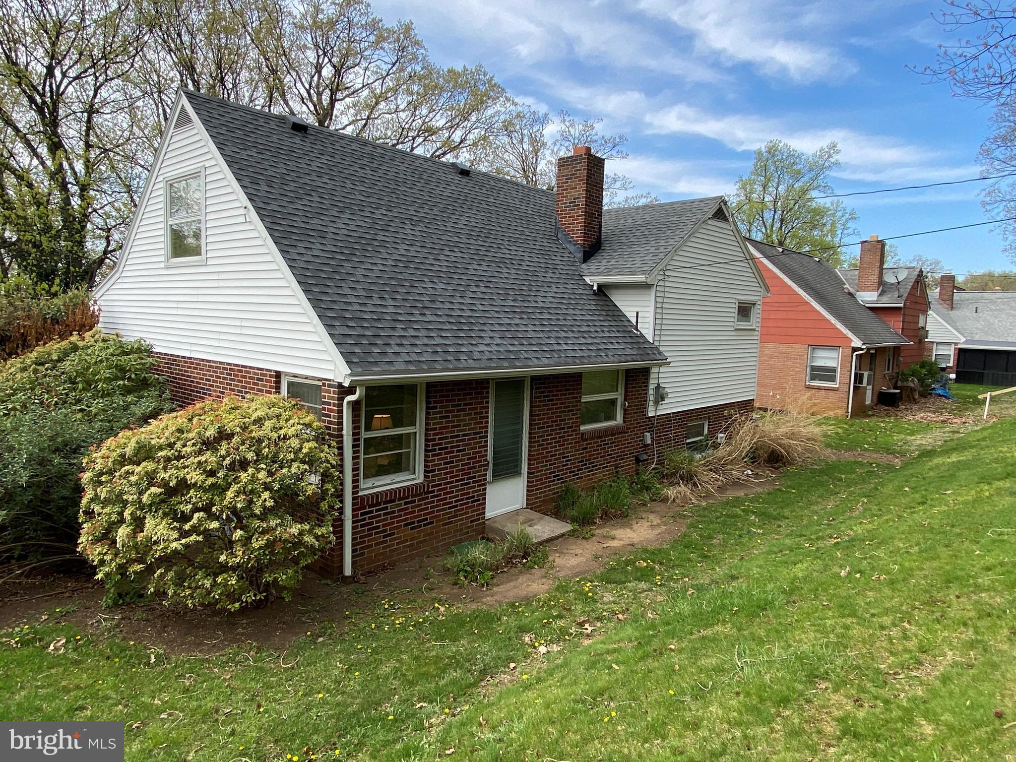 1909 Lorraine Road Reading, PA 19604 - Photo 6 of 26 Gallery Image 6