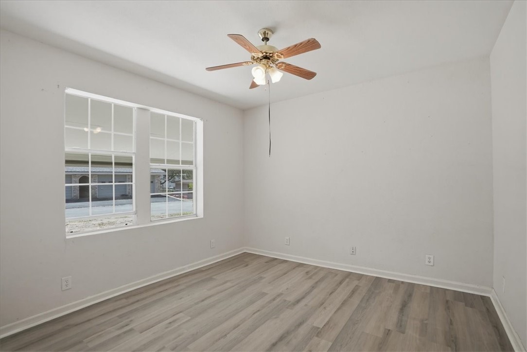 1601 Owens Avenue Three Rivers, TX 78071 - Photo 19 of 34 an empty room with wooden floor and windows