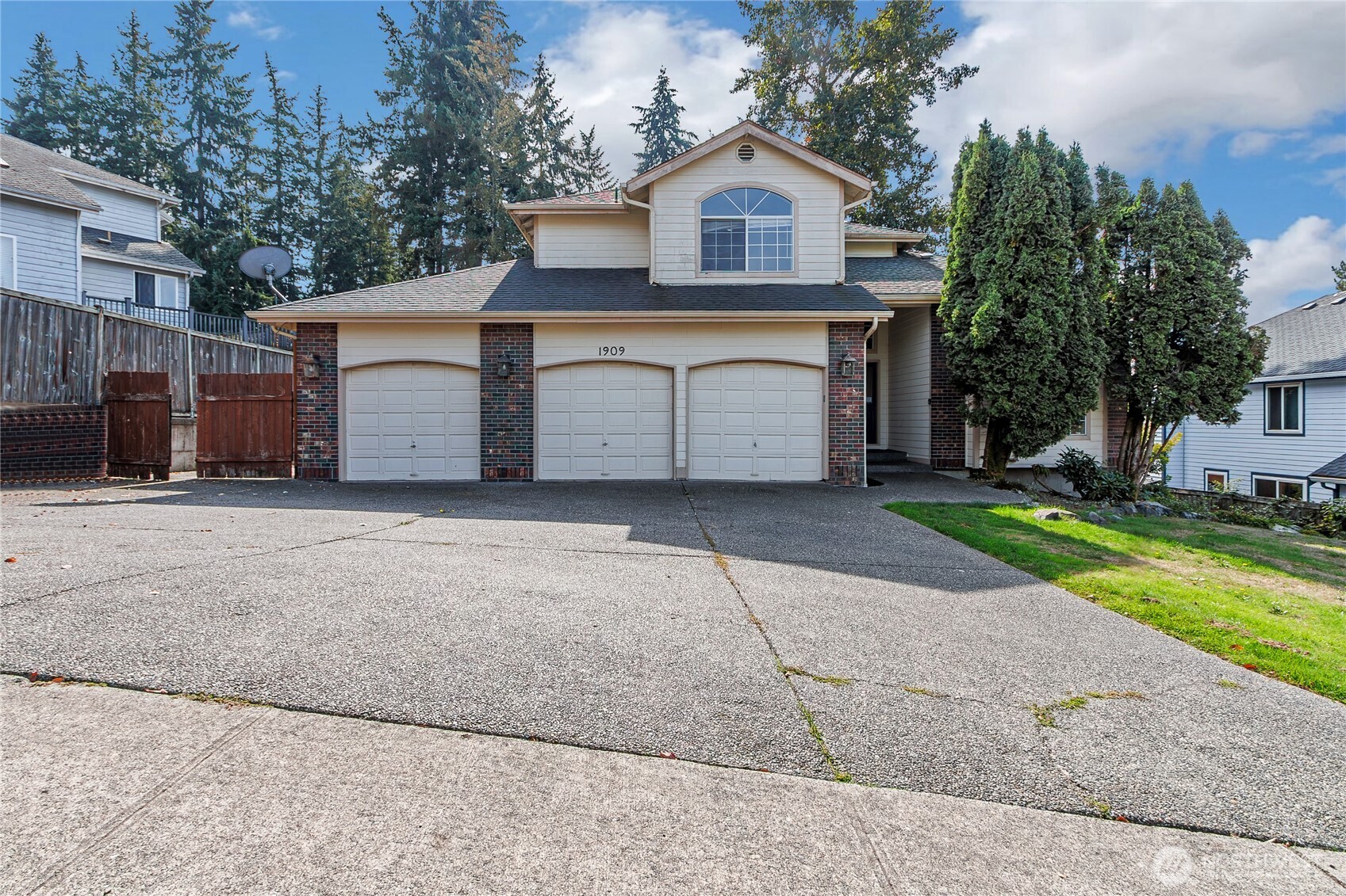 1909 South 375th Street Federal Way, WA 98003 - Photo 1 of 38 Gallery Image 1