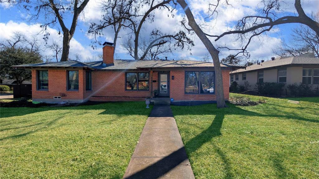 900 Treasure Road Garland, TX 75041 - Photo 3 of 30