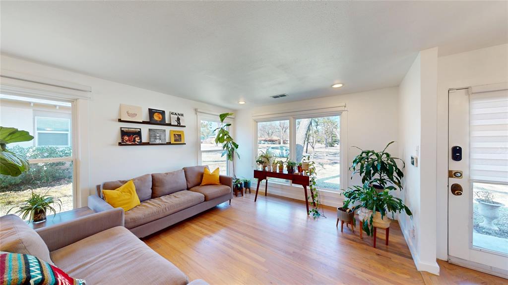 900 Treasure Road Garland, TX 75041 - Photo 8 of 30