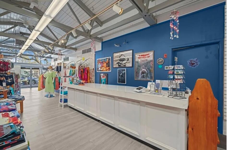 574 Main Street Hyannis, MA 02601 - Photo 8 of 29 574-mainst-hyannis-commercialspace-6
