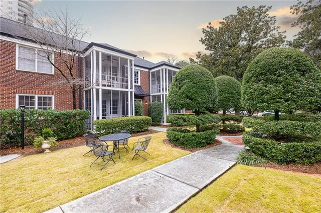 $275,000 | 55 Delmont Drive Northeast, Unit D1, Atlanta, GA 30305