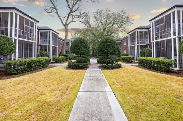 $275,000 | 55 Delmont Drive Northeast, Unit D1, Atlanta, GA 30305