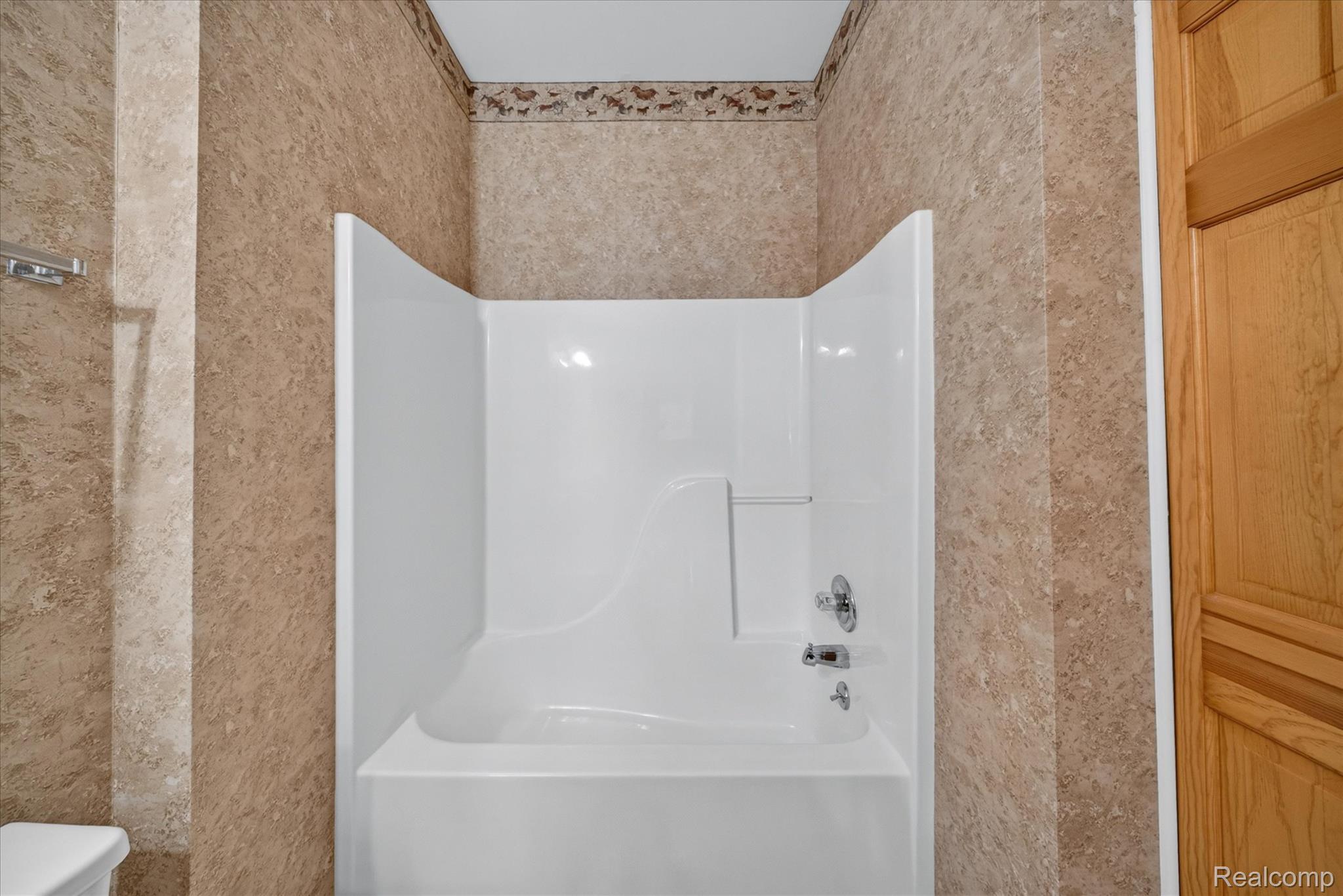 30900 Jasper Ridge Novi, MI 48377 - Photo 20 of 45 Bathtub in primary