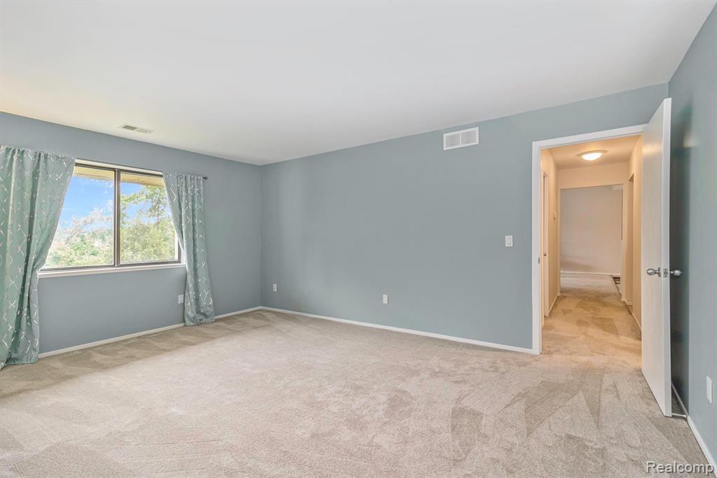 30414 Orchard Lake Road, Unit 25 Farmington Hills, MI 48334 - Photo 12 of 25