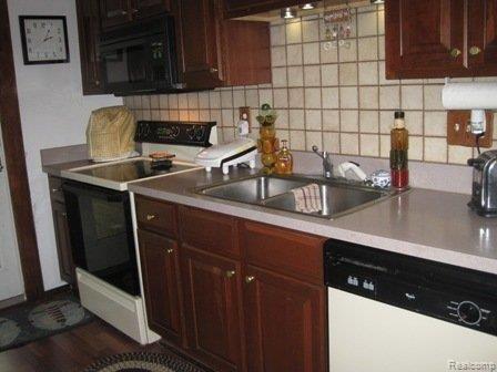 23075 Beck Road Novi, MI 48374 - Photo 3 of 16 Kitchen