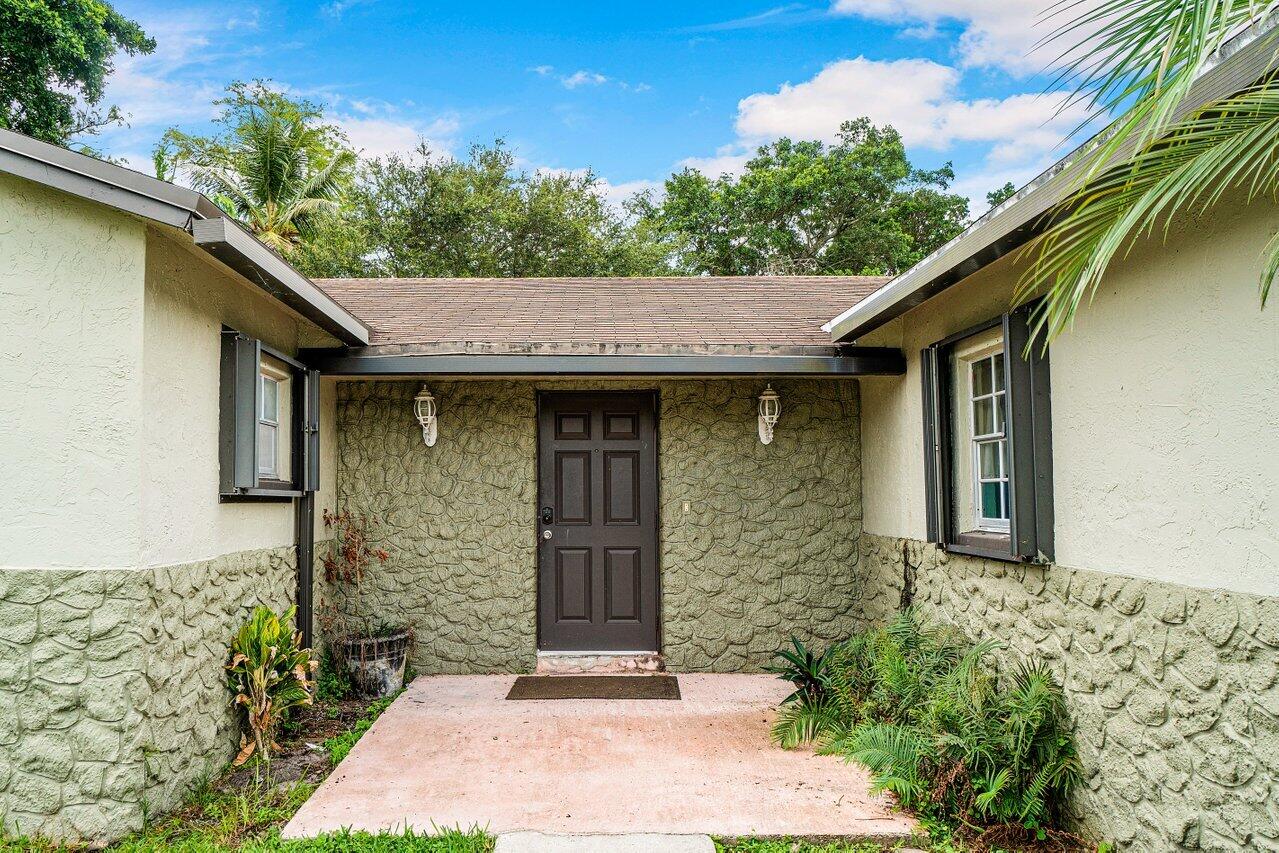 9020 Southwest 4th Street Boca Raton, FL 33433 - Photo 3 of 29 004-9020Southwest4thStreet-BocaRaton-FL-