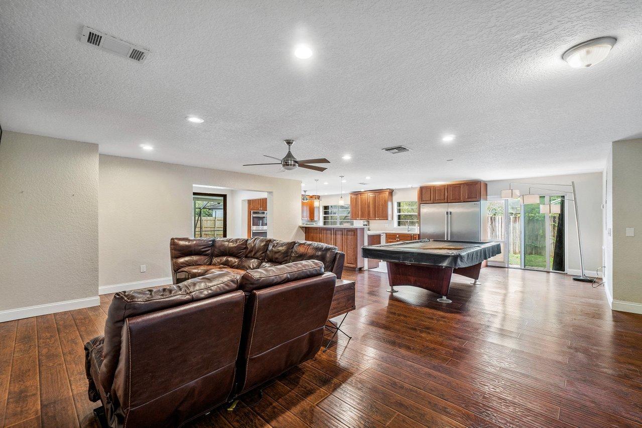 9020 Southwest 4th Street Boca Raton, FL 33433 - Photo 4 of 29 005-9020Southwest4thStreet-BocaRaton-FL-