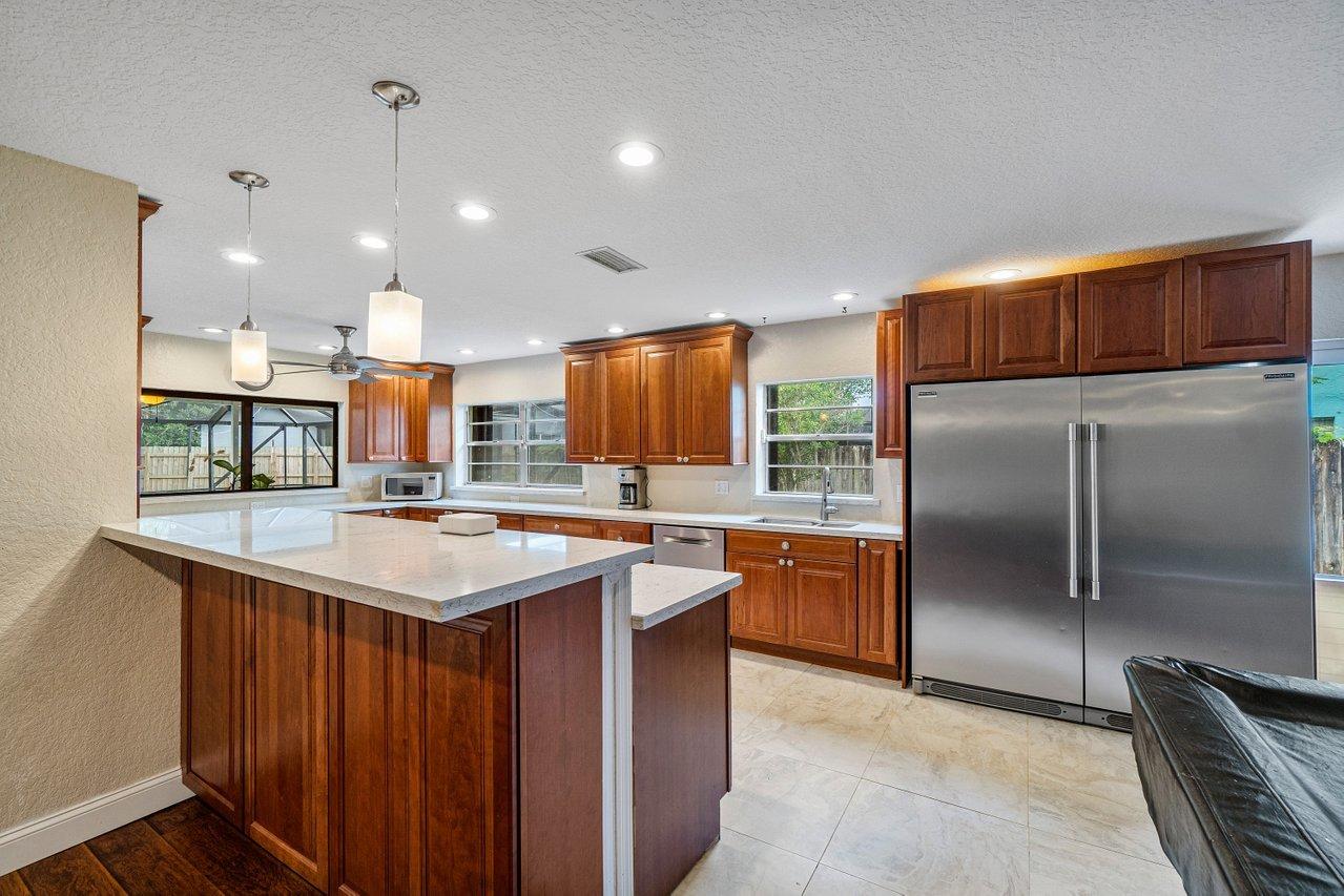 9020 Southwest 4th Street Boca Raton, FL 33433 - Photo 8 of 29 009-9020Southwest4thStreet-BocaRaton-FL-