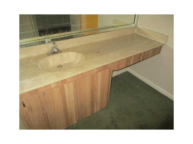 7499 San Clemente Place Boca Raton, FL 33433 - Photo 14 of 16 Bathroom.