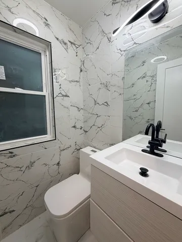 $719,900 | 3024 West Fargo Avenue, Chicago, IL 60645