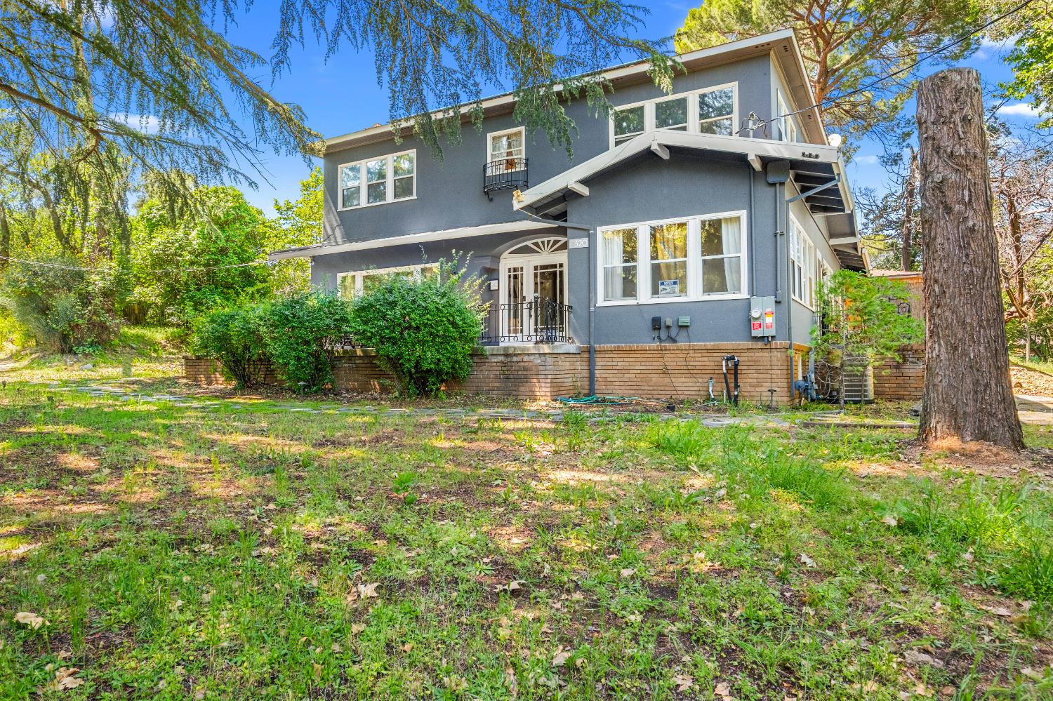 320 Taylor Road Newcastle, CA 95658 - Photo 2 of 75 a front view of a house with a yard