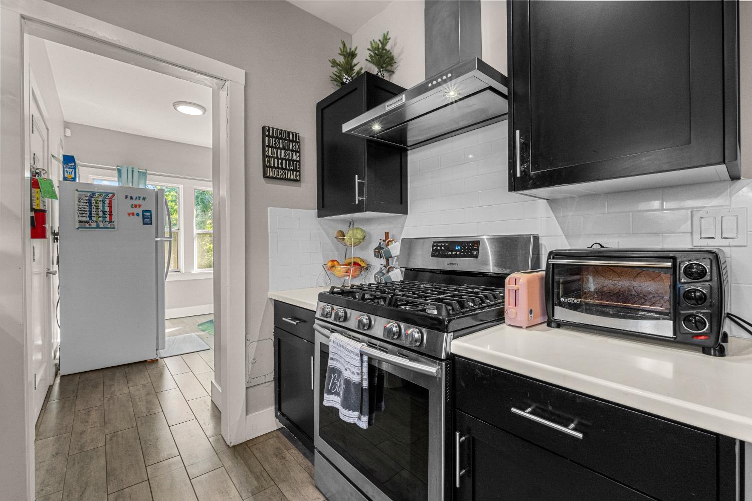 320 Taylor Road Newcastle, CA 95658 - Photo 25 of 75 a kitchen with a stove and a microwave