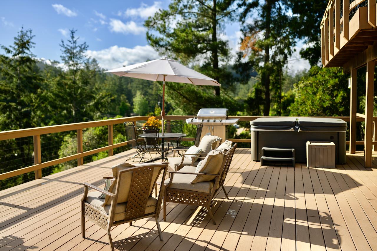 155 Rabbits Run Road Santa Cruz, CA 95060 - Photo 4 of 113 a view of a patio with wooden floor