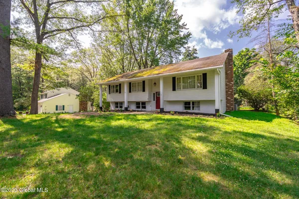 $3,500 | 1 Laurie Lane, Wilton, NY 12866