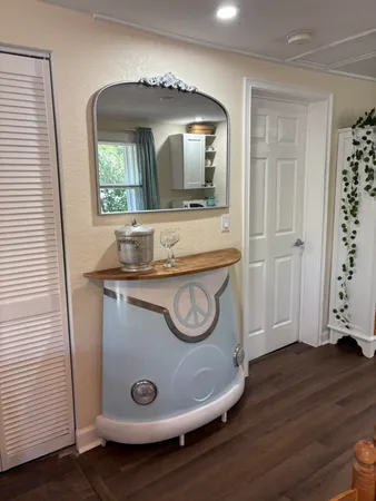 a view of entryway with kitchen