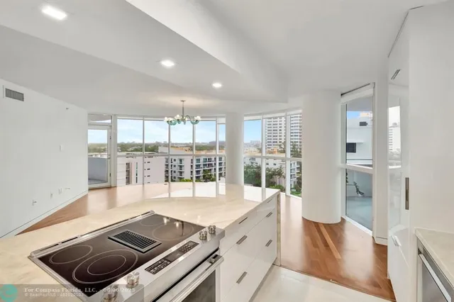 $1,150,000 | 6301 Collins Avenue, Unit 1007, Miami Beach, FL 33141