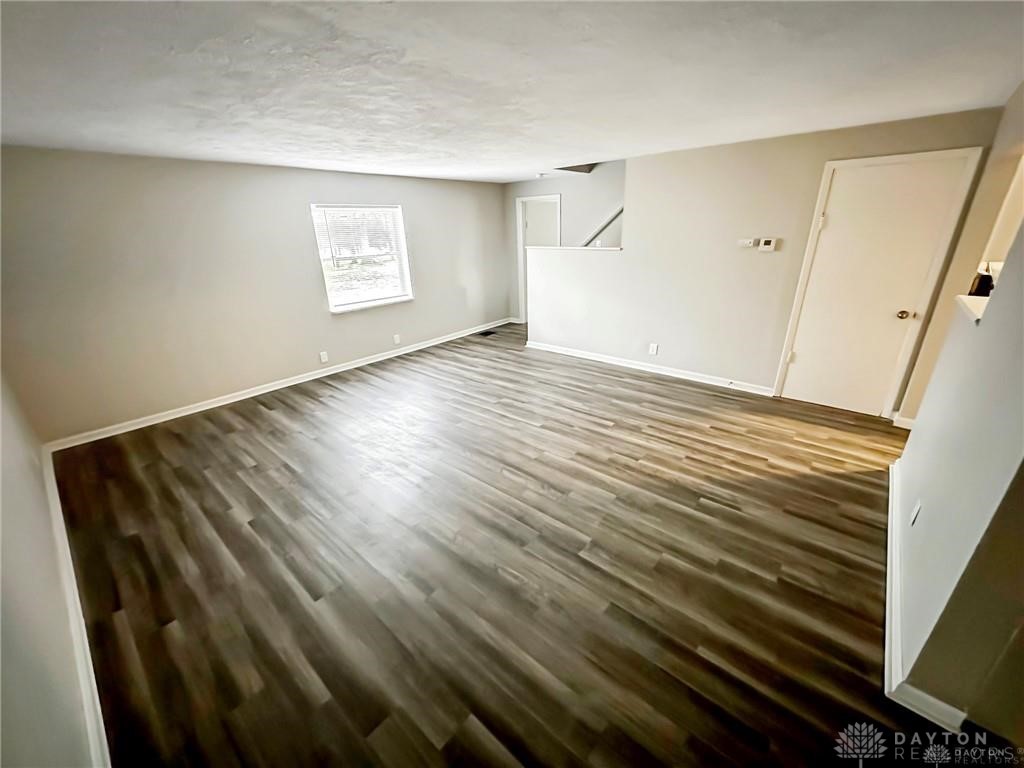 3215 Lantz Road Dayton, OH 45432 - Photo 4 of 22 Living room