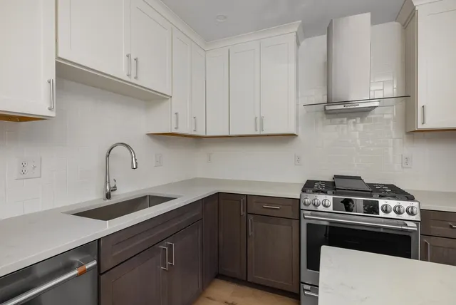 $675,000 | 665 Wallis Road, Unit 2, Rye, NH 03870